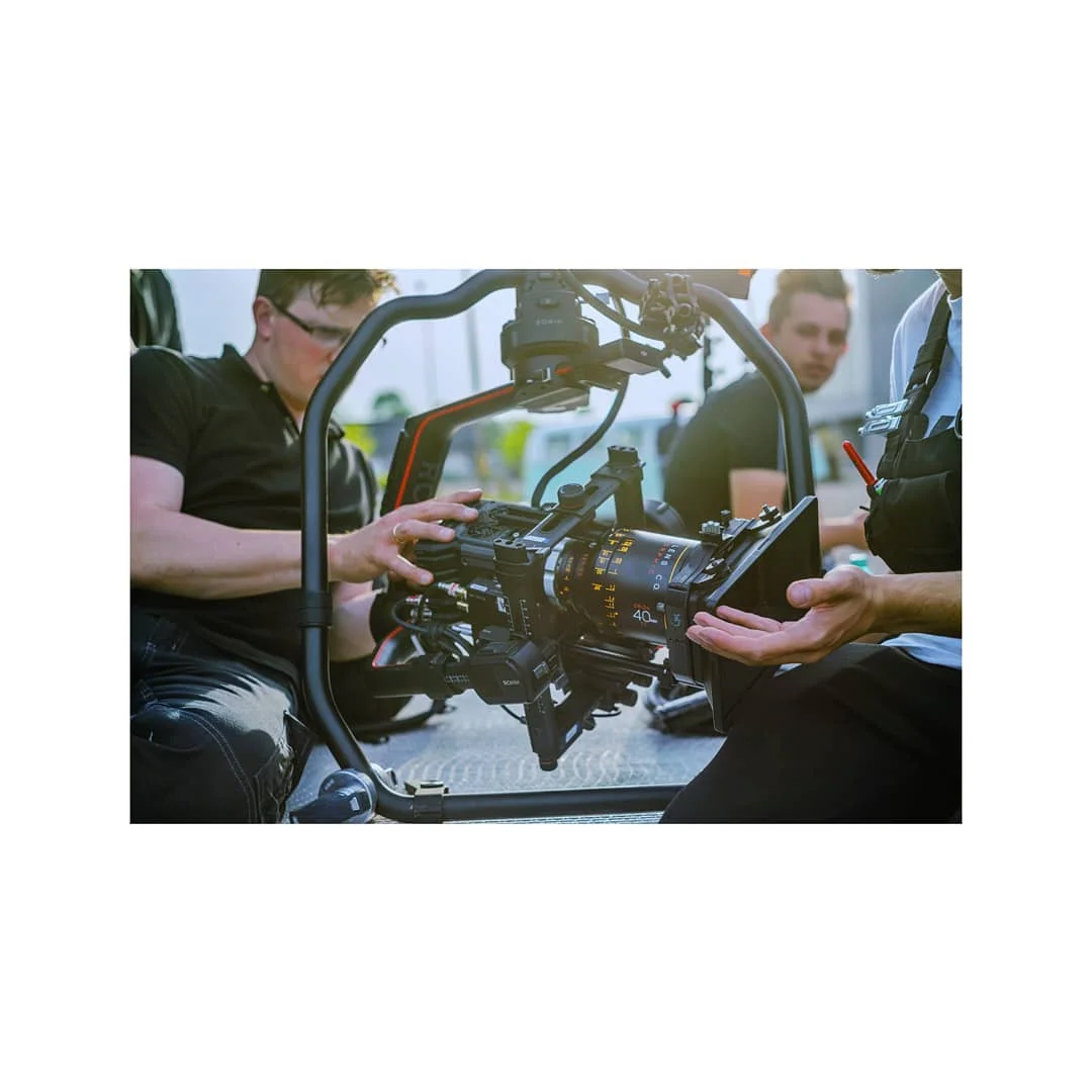 RED V-Raptor mit Atlas Orion Anamorphic auf DJI Ronin beim Musikvideo-Dreh