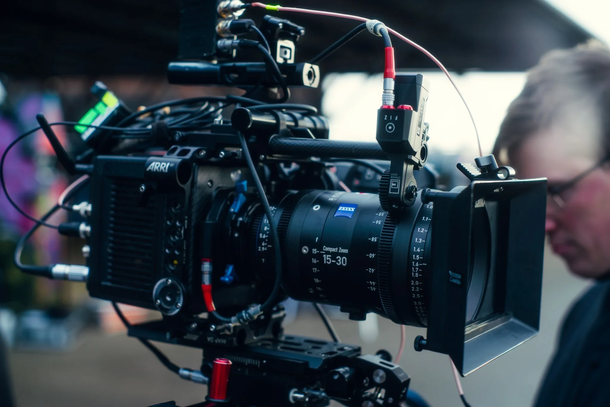 Zeiss Compact Zoom 15-30mm auf Arri Alexa — Equipment-Detail beim Produktfilm